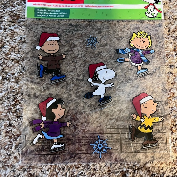 Peanuts Charlie Brown Snoopy REUSABLE Christmas Window Gel Clings New - Picture 6 of 6